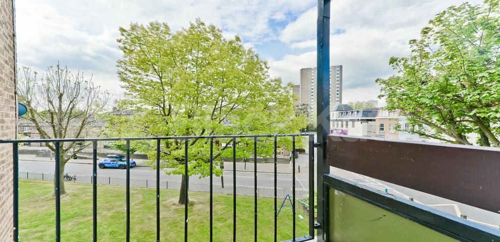 			UNDER OFFER , 1 Bedroom, 1 bath, 1 reception Apartment			 Temple House Este Road, Clapham Junction